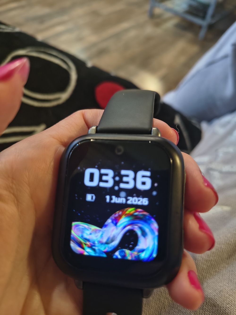 Black Smartwatch with Silicone Band - Modern Wearable